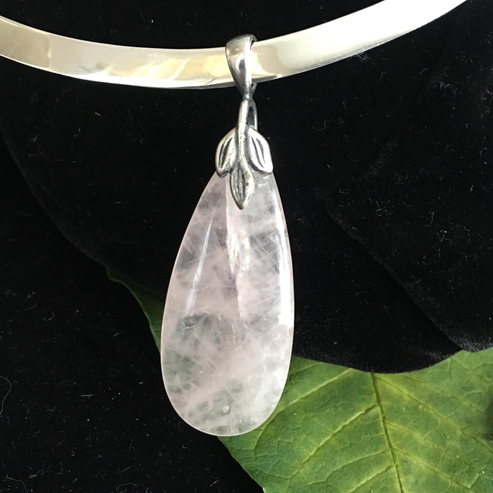 🫦LAST CHANCE 🫦🫦.925 Pink Sterling Quartz Pendant (collar not included) Gorgeous
